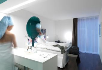 City Garden Hotel allows 18 year olds to book a room