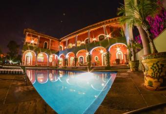 Casa Don Pascual Hotel Boutique Sweet Home allows 18 year olds to book a room