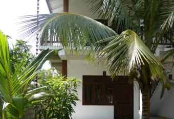 Little Sunshine Guest House & Restaurant has Balcony rooms