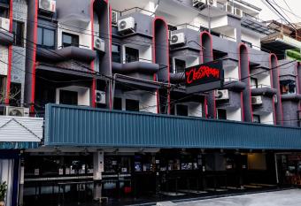 The Classroom Hotel allows 18 year olds to book a room