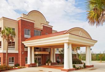 Holiday Inn Express & Suites Lucedale allows 18 year olds to book a room