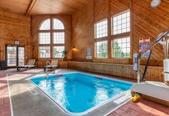 Comfort Inn Ludington near US-10 allows 18 year olds to book a room