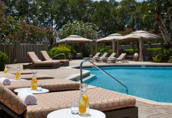 Renaissance Orlando Airport Hotel allows 18 year olds to book a room