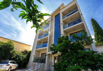 Apartments Matkovic Lux has Balcony rooms