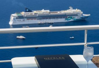 Nefeles Luxury Suites has rooms with a private hot tub