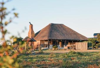 Charihandra Game Lodge has Balcony rooms