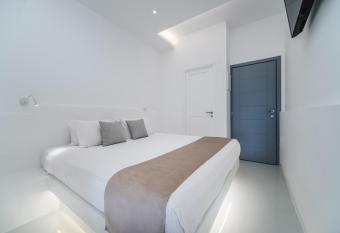 Cape Sisu Suites allows 18 year olds to book a room