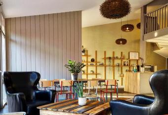 HALT HOTEL - Choisissez l H  tellerie Ind  pendante allows 18 year olds to book a room