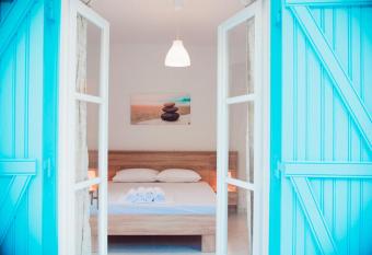 Nerina Studios Agios Nikitas allows 18 year olds to book a room