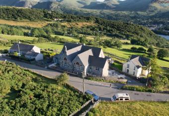 Lodge Dinorwig allows 18 year olds to book a room