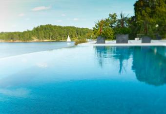 Skepparholmen Nacka allows 18 year olds to book a room