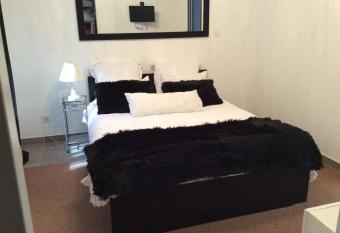 La Maison d Estelle allows 18 year olds to book a room