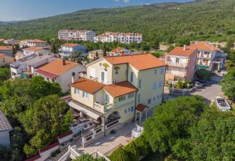 Guest House Sidro has Balcony rooms