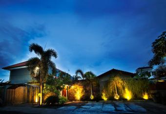 Renon Garden Suites Villas allows 18 year olds to book a room