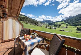 Bergblick App L  rche has Balcony rooms