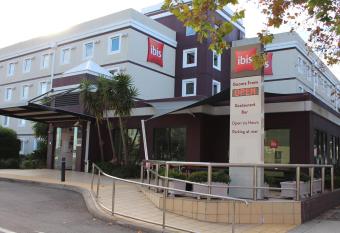 ibis Newcastle allows 18 year olds to book a room