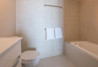 Broadbeach Savannah Resort allows 18 year olds to book a room