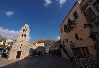 Sophia Areopoli Guesthouse has Balcony rooms