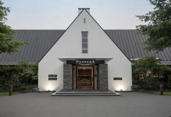 Peppers Clearwater Resort allows 18 year olds to book a room