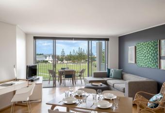 Peppers Salt Resort & Spa has rooms with a private hot tub