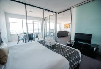 Q1 Resort & Spa - Official allows 18 year olds to book a room