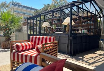 MARITTIMO Milano Marittima has Balcony rooms