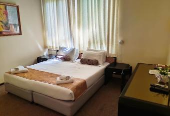 The Colony Hotel - Historical Templar s building allows 18 year olds to book a room