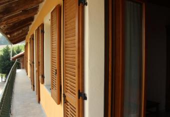 Ca d Pinin has Balcony rooms