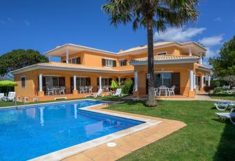 Canavial I & II Apartamentos has Balcony rooms