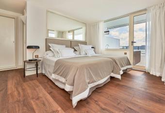 Hoposa Daina- Adults Only allows 18 year olds to book a room