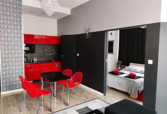 Apartamenty Centrum Krawiecka allows 18 year olds to book a room