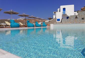 Pelagos Studios has Balcony rooms