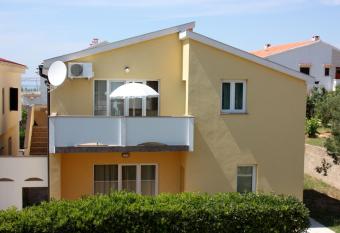 Apartment Smith has Balcony rooms