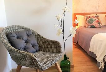 D Jo  o Xavier Guesthouse allows 18 year olds to book a room