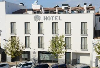 Hotel L Escala Centre allows 18 year olds to book a room