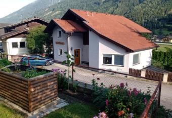 Haus Edelweiss M  lltal allows 18 year olds to book a room