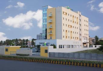 Holiday Inn Express Nashik Indira Nagar, an IHG Hotel allows 18 year olds to book a room