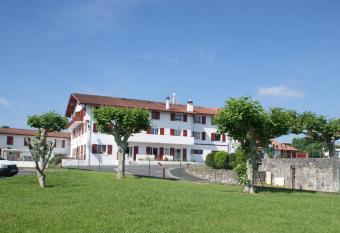 H  tel R  sidence Bergara allows 18 year olds to book a room