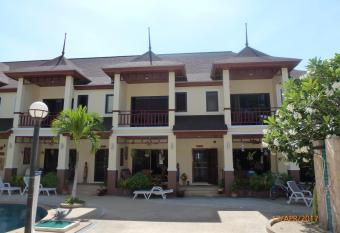 Organgrinder Thai Paradise South has Balcony rooms