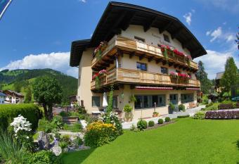 Pension Sch  nberger has Balcony rooms