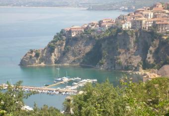 La Roccia has Balcony rooms