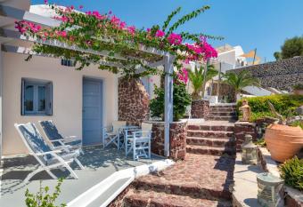 Akrotiri Hotel has Balcony rooms