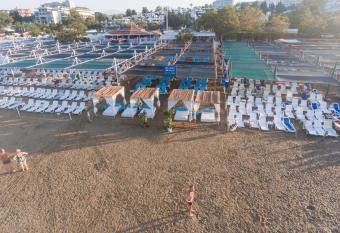 Cennet Apartments & Hotel has Balcony rooms