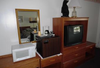 Laurel Park Inn has Smoking rooms