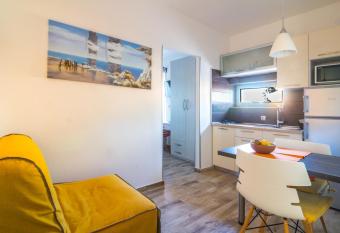 Alison Apartments has Balcony rooms