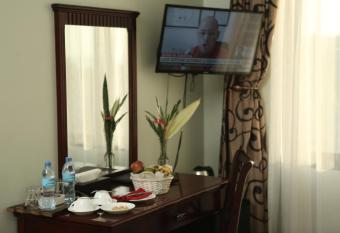 Adden Palace Hotel & Conference Centre has rooms with a private hot tub