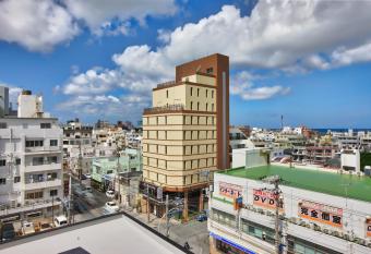 Victoria Hotel allows 18 year olds to book a room