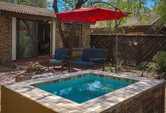 Manzini Cottage has Balcony rooms