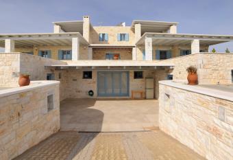 Villa Busho has Balcony rooms