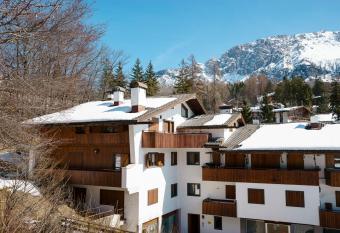 Villa Franchetti - Stayincortina has Balcony rooms